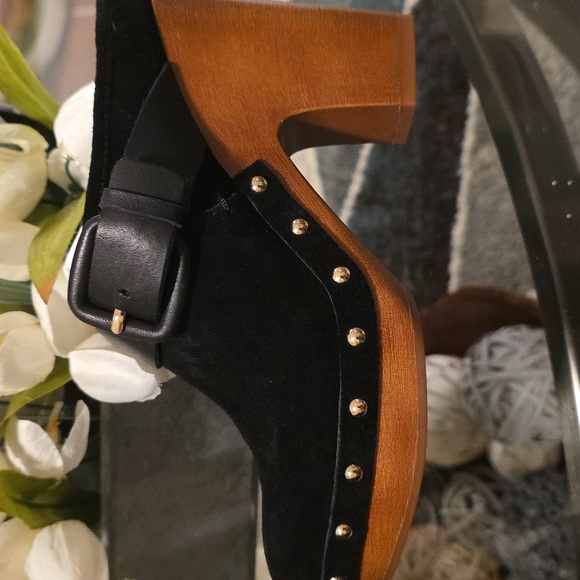 Vince Camuto Clogs - Picture 5 of 7